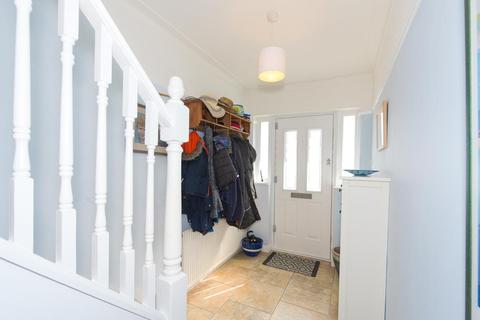 112 Elmstead Gardens, Worcester Park, KT4 7BG