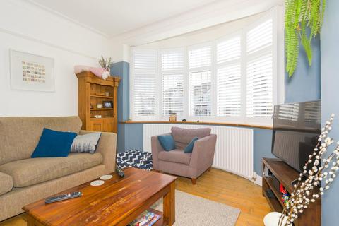 112 Elmstead Gardens, Worcester Park, KT4 7BG
