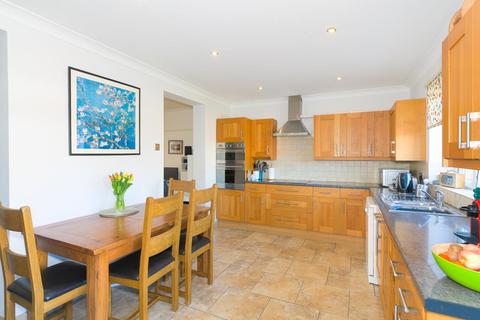 112 Elmstead Gardens, Worcester Park, KT4 7BG