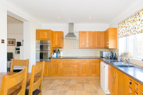 112 Elmstead Gardens, Worcester Park, KT4 7BG
