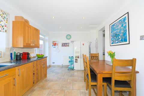 112 Elmstead Gardens, Worcester Park, KT4 7BG