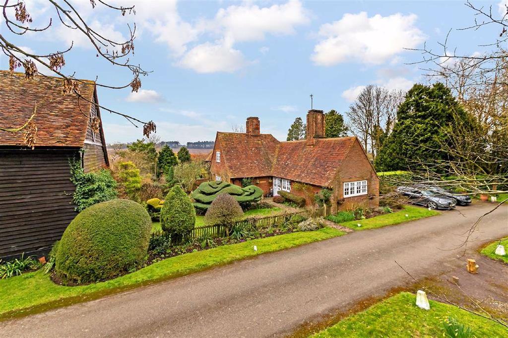 Langley End, Hitchin, Hertfordshire 4 bed detached house £1,100,000