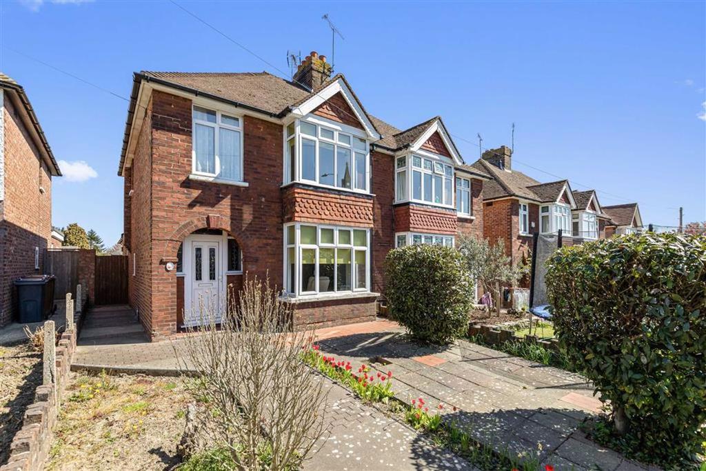 Hythe Road, Willesborough, Ashford 3 bed semidetached house £325,000