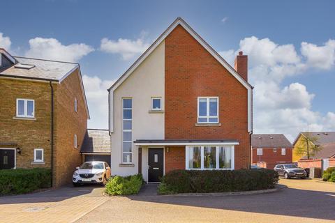 2 Holly Close, Epsom, KT19 8FQ