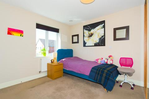 2 Holly Close, Epsom, KT19 8FQ