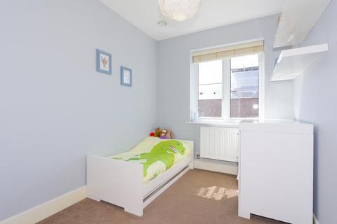 2 Holly Close, Epsom, KT19 8FQ