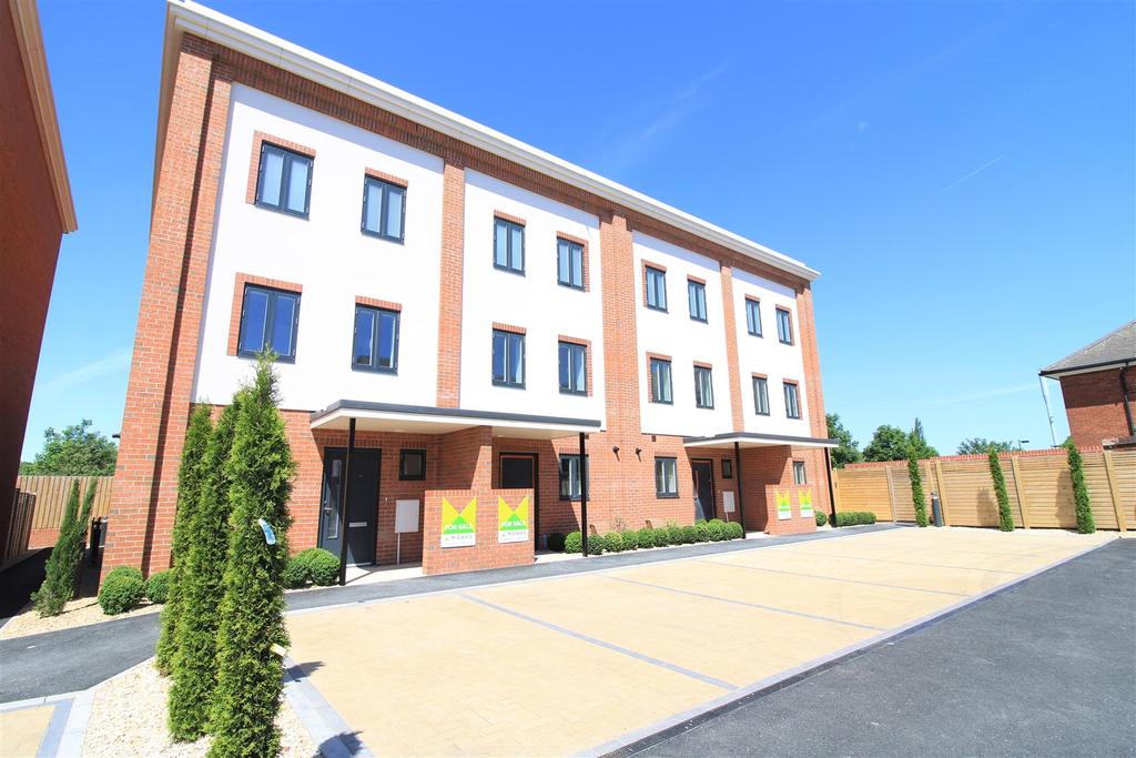 4 Albury Place, Shrewsbury 3 bed townhouse £425,000