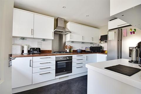 17 Northcliffe, Bexhill-on-sea, TN40 1RA