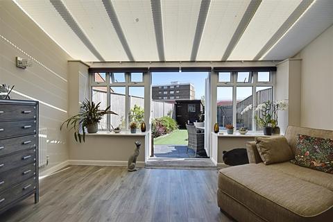 17 Northcliffe, Bexhill-on-sea, TN40 1RA