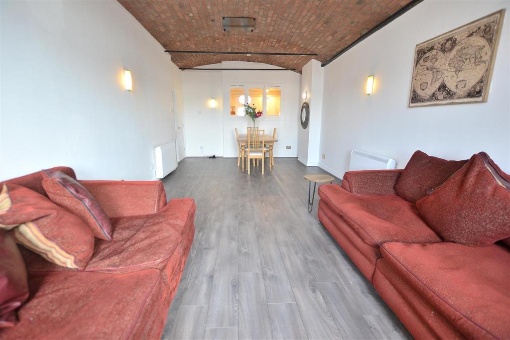 Waterloo Warehouse, Waterloo Road 2 bed apartment £900 pcm (£208 pw)