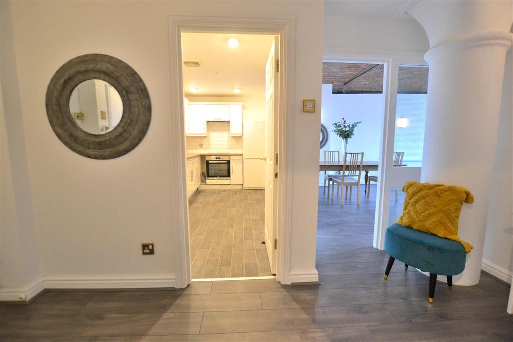 Waterloo Warehouse, Waterloo Road 2 bed apartment £900 pcm (£208 pw)