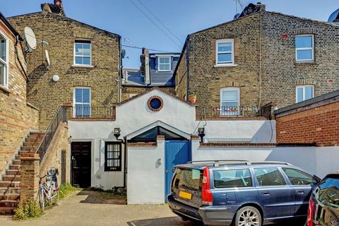 17 Smiths Yard, London, SW18 4HR