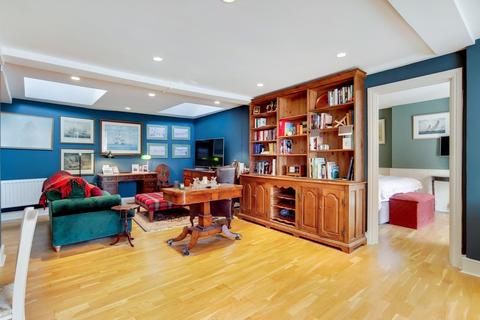 17 Smiths Yard, London, SW18 4HR