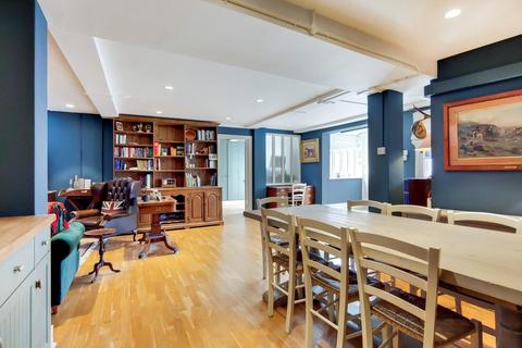 17 Smiths Yard, London, SW18 4HR