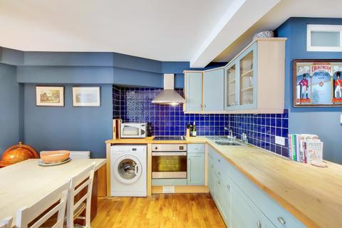 17 Smiths Yard, London, SW18 4HR