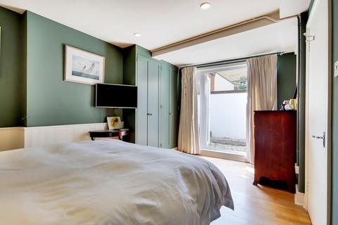 17 Smiths Yard, London, SW18 4HR