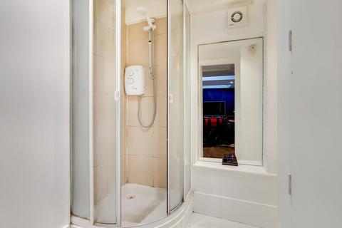 17 Smiths Yard, London, SW18 4HR