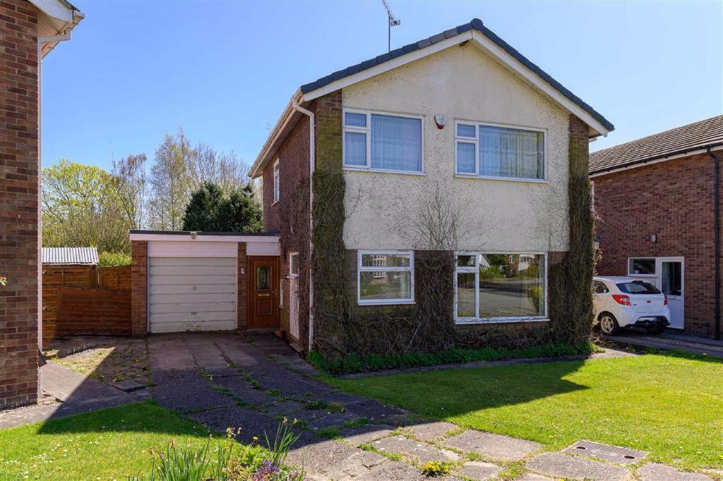 Baddiley Close, Nantwich, Cheshire 3 bed detached house £195,000