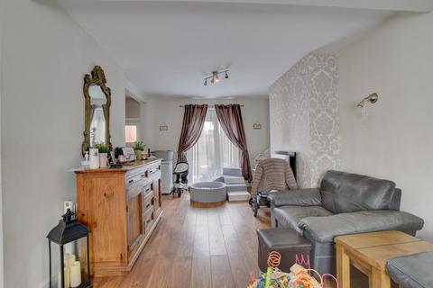 19 Dryden Street, Padiham, Burnley, BB12 8TQ