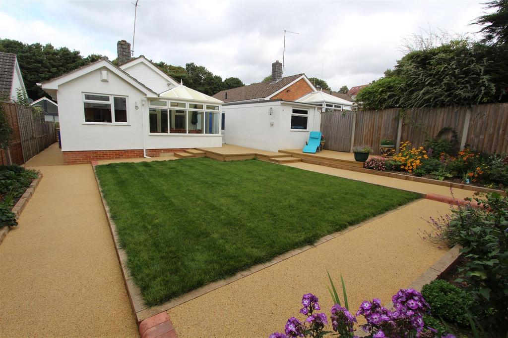 Wren Crescent, Coy Pond 3 bed bungalow £525,000