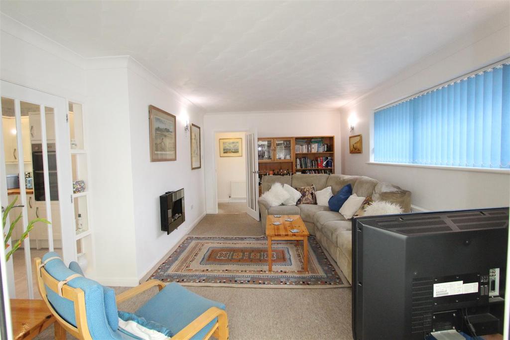 Wren Crescent, Coy Pond 3 bed bungalow £525,000