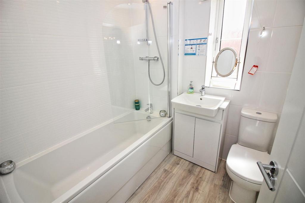 Family bathroom.JPG