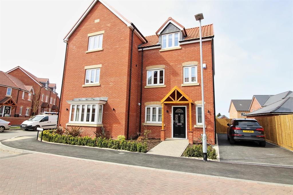 Field Farm, Ilkeston Road, Stapleford 4 bed semidetached house £285,000