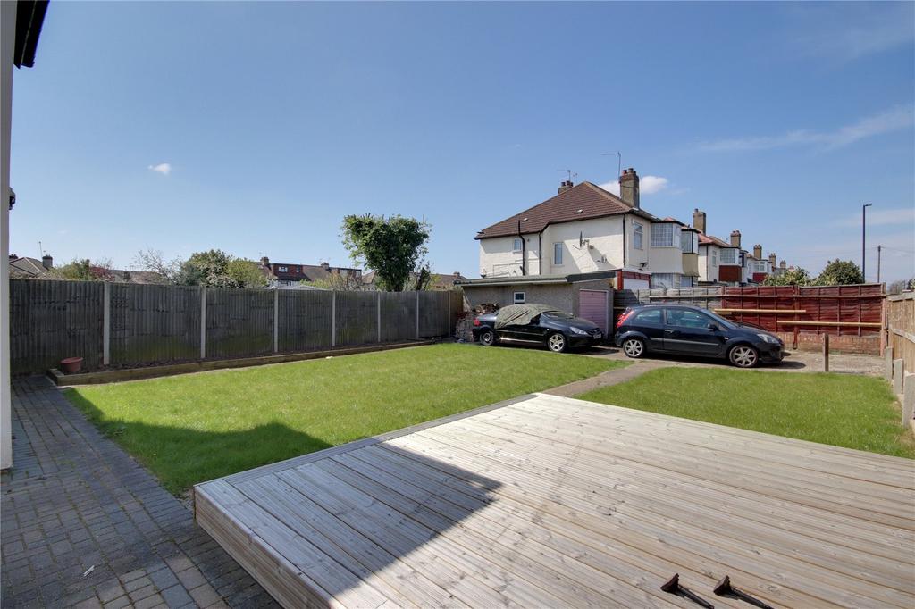 Brimsdown Avenue, ENFIELD, Greater London, EN3 4 bed end of terrace