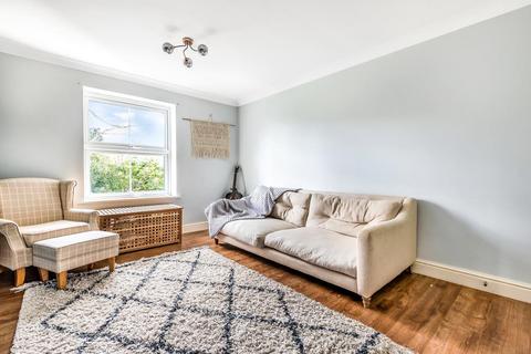 Flat 4, 9 Cedar Way, Sunbury-on-thames, TW16 7BL