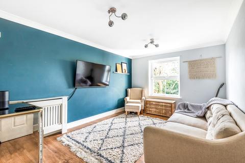 Flat 4, 9 Cedar Way, Sunbury-on-thames, TW16 7BL