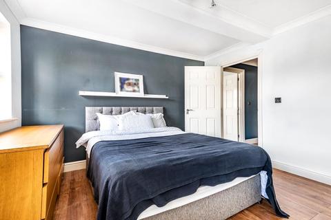 Flat 4, 9 Cedar Way, Sunbury-on-thames, TW16 7BL