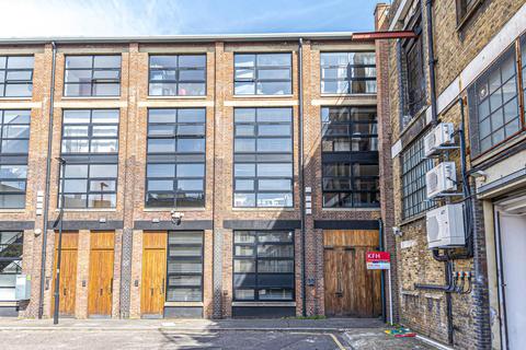 Flat 3, 14 Dolland Street, London, SE11 5LN