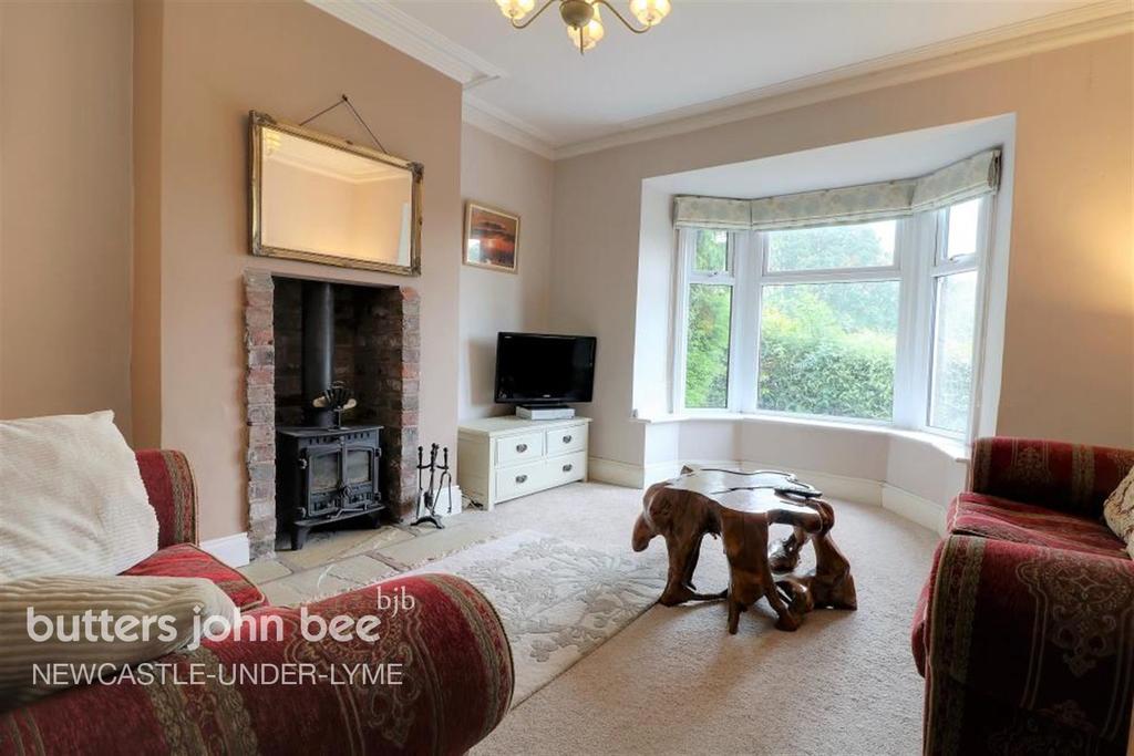 Grange Road, Biddulph 3 bed cottage £850 pcm (£196 pw)