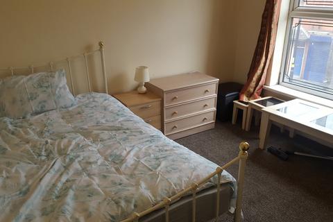 1 bedroom in a house share to rent - Room 3, Golden Hillock Road, Sparkbrook, Birmingham, B11 2QJ