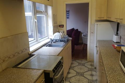 1 bedroom in a house share to rent - Room 3, Golden Hillock Road, Sparkbrook, Birmingham, B11 2QJ