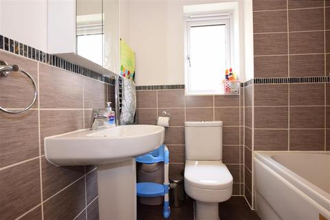 14 Clenshaw Path, Basildon, SS14 2FP