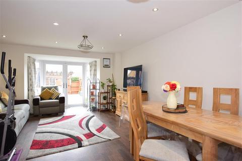 14 Clenshaw Path, Basildon, SS14 2FP