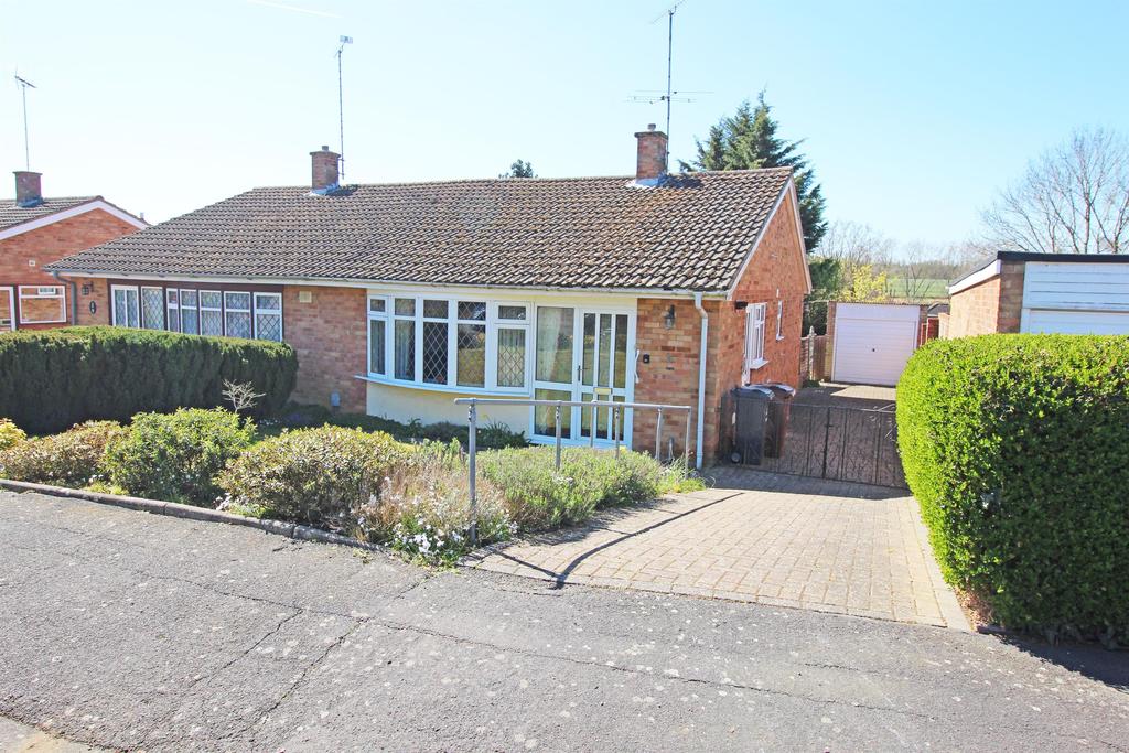 Hazelmere Road, Stevenage, SG2 8RX 2 bed semidetached bungalow for