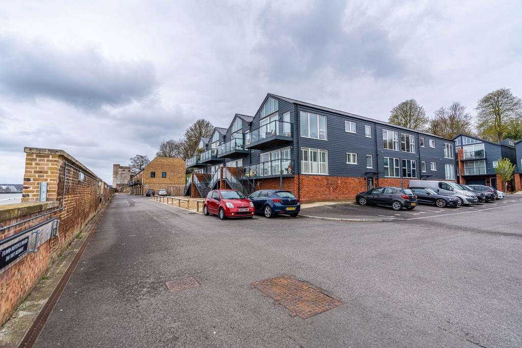 Castle View House,Ordnance Yard, Upnor Road, Lower Upnor, Rochester, Kent, ME2 2 bed apartment