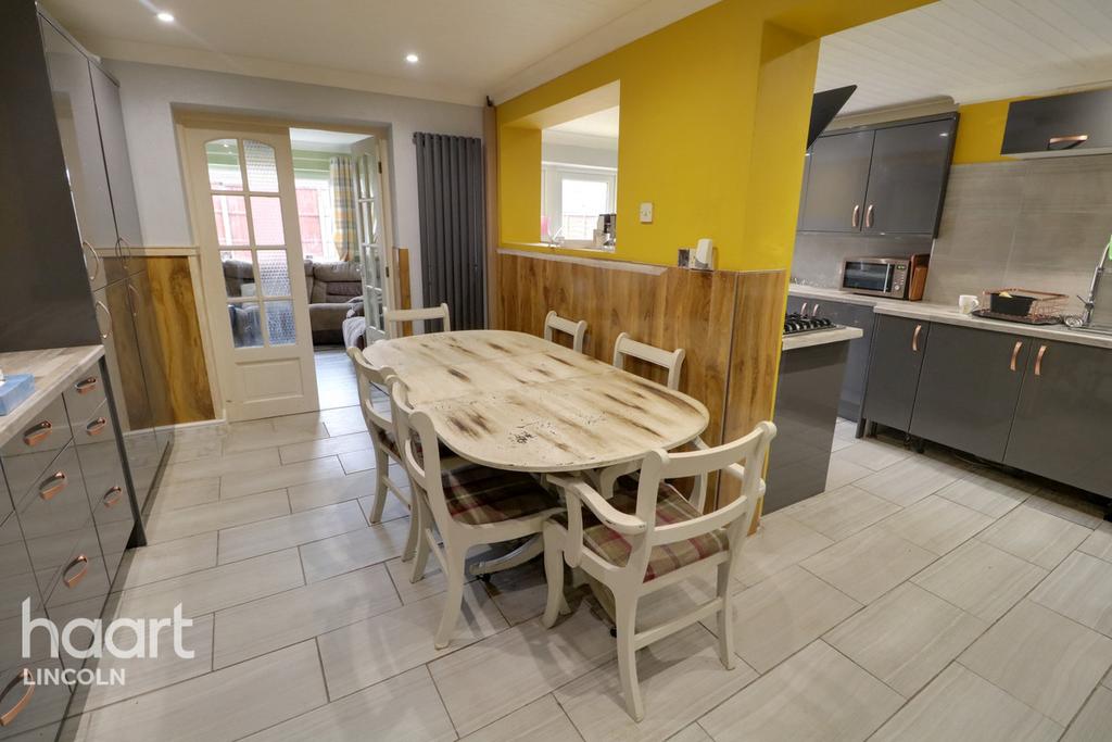 Londesborough Way, Metheringham 4 bed detached bungalow £250,000