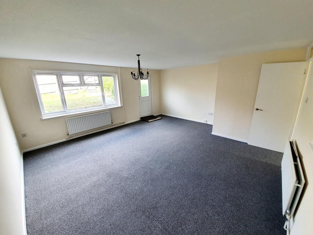 Concorde, Dawley Bank, Telford... 3 bed terraced house £700 pcm (£162 pw)