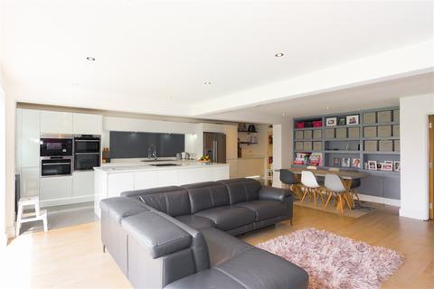143 Ember Lane, Esher, KT10 8EH