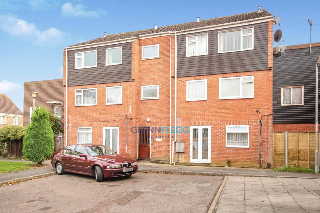 Rochford Gardens, Slough 1 bed flat £850 pcm (£196 pw)