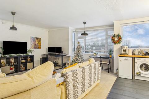 2 bedroom flat to rent, St. Andrews Court, 17 Bolton Road, London