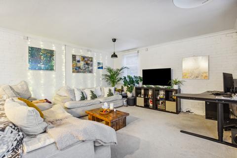 2 bedroom flat to rent, Bolton Road, London