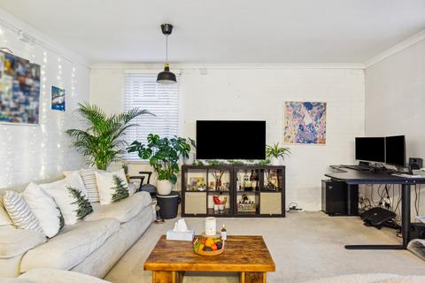 2 bedroom flat to rent, Bolton Road, London