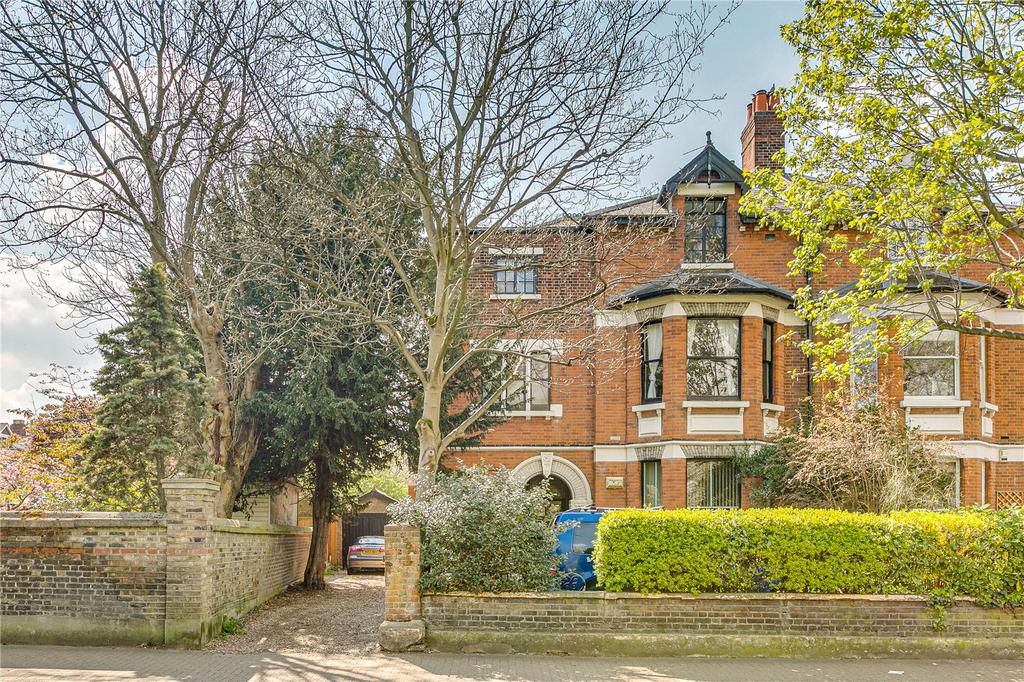 Heathfield Road, London 2 bed flat for sale £950,000