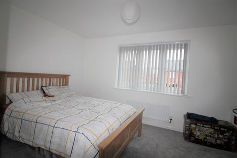 2 bedroom house to rent, Weir Crescent, Kidderminster, DY11