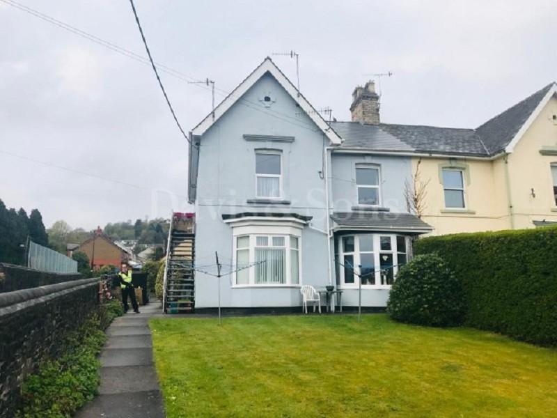 Wainfelin Road, Pontypool... 1 bed flat £375 pcm (£87 pw)