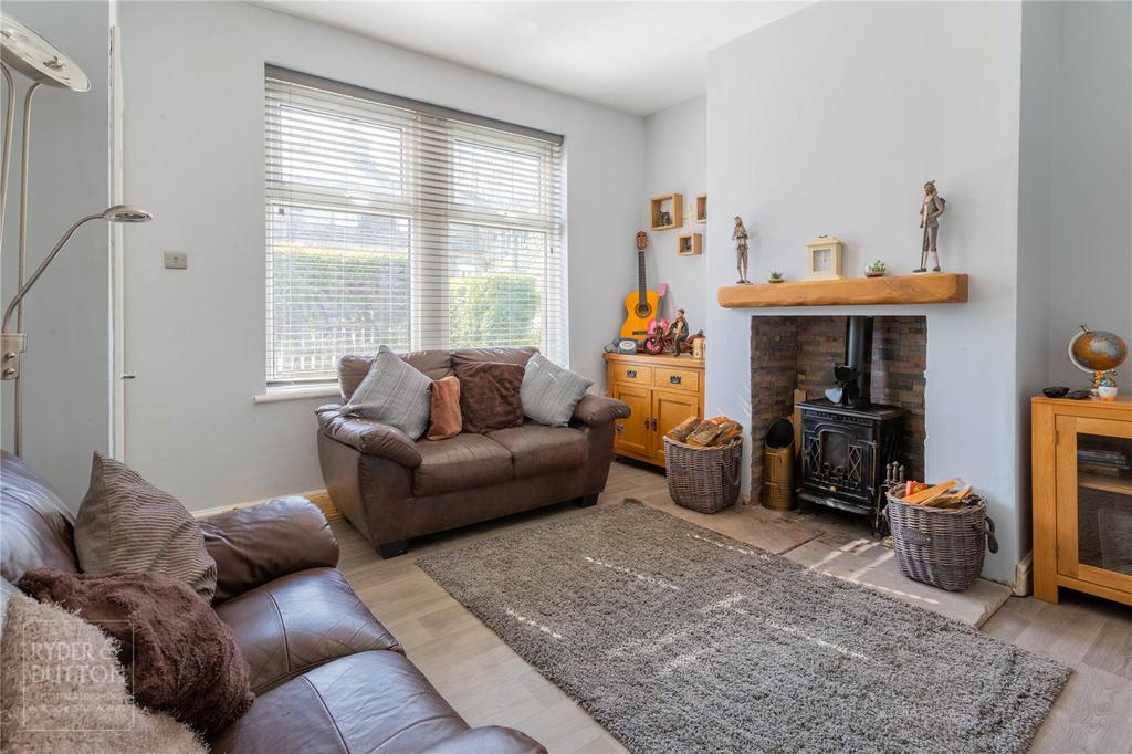 Holland Avenue, Rawtenstall, Rossendale, BB4 3 bed semidetached house